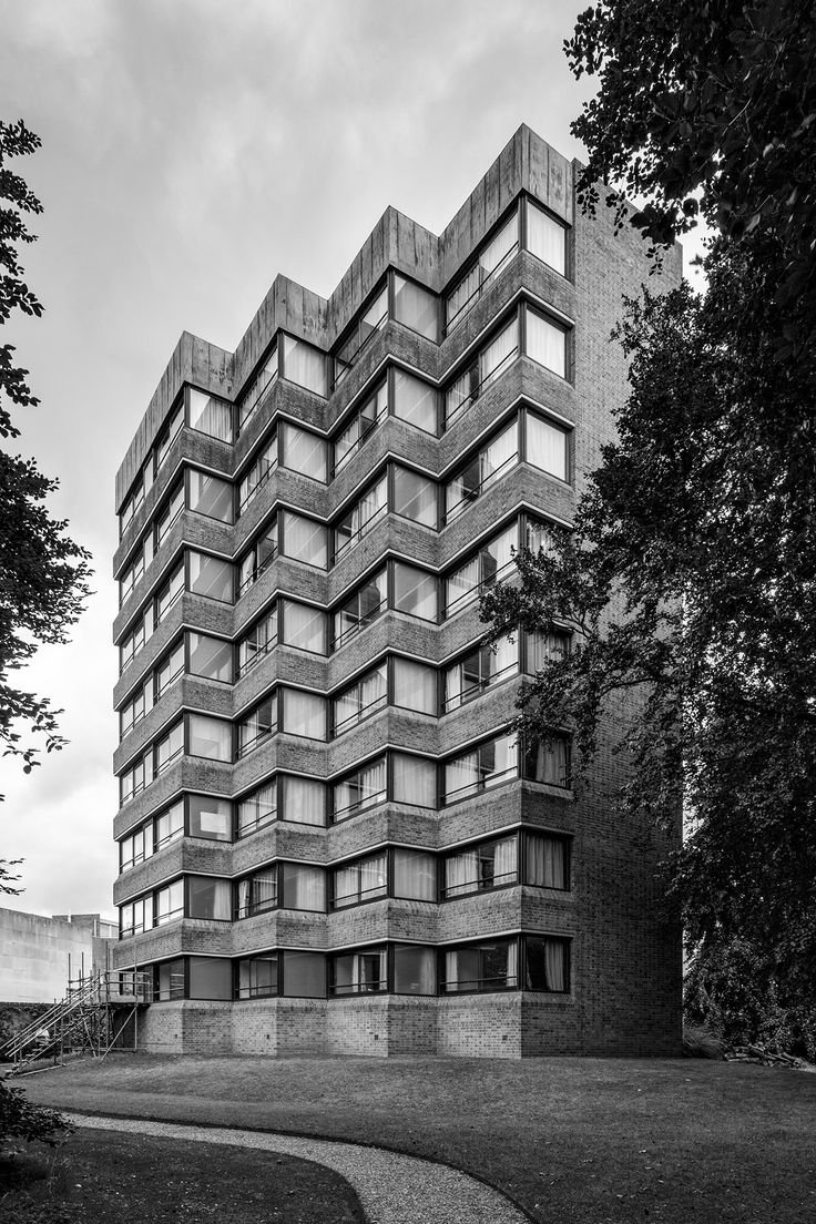Angular concrete apartment block with projecting bay windows